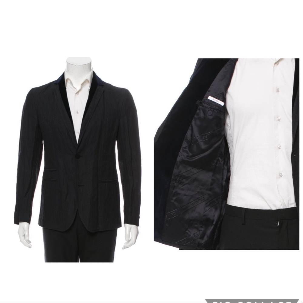 Men’s Roberto Cavalli velvet trimmed sport coat.
